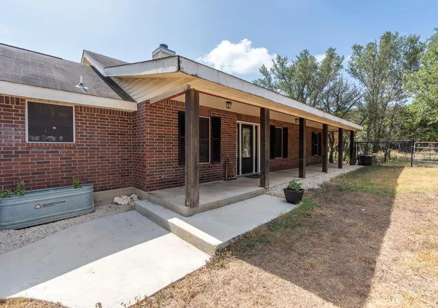 Photo 2 of Single family home for sale at 519 Eden Ranch Dr, Canyon Lake, TX 78133 | MLS# 9098923 | Listing updated on 2026-09-20