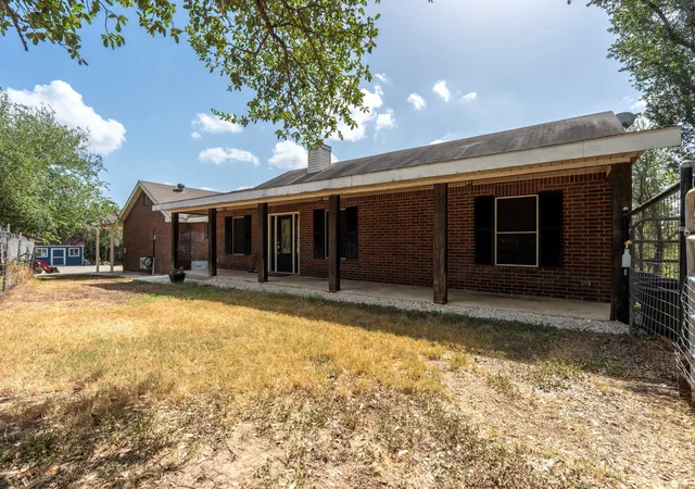 Photo 3 of Single family home for sale at 519 Eden Ranch Dr, Canyon Lake, TX 78133 | MLS# 9098923 | Listing updated on 2026-09-20