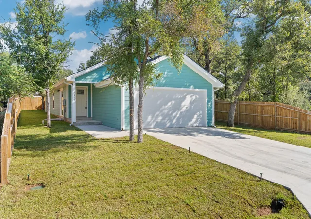 Photo 2 of Single family home for sale at 1653 Navajo Trl, Kingsland, TX 78639 | MLS# 9279382 | Listing updated on 2026-09-30