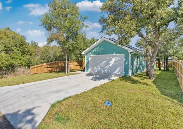 Photo 1 of Single family home for sale at 1653 Navajo Trl, Kingsland, TX 78639 | MLS# 9279382 | Listing updated on 2026-09-30