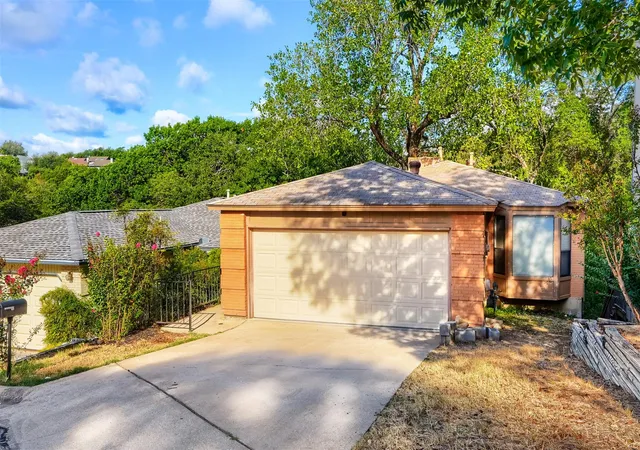 Photo 2 of Single family home for sale at 6026 Mount Bonnell Cv, Austin, TX 78731 | MLS# 1599640 | Listing updated on 2026-10-09