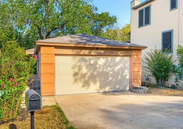 Photo 3 of Single family home for sale at 6026 Mount Bonnell Cv, Austin, TX 78731 | MLS# 1599640 | Listing updated on 2026-10-09