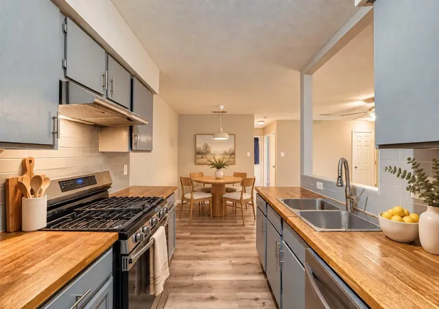 Listing Photo 5 - Condo for sale in building located at 414 Cypress Ln, Round Rock, TX 78664