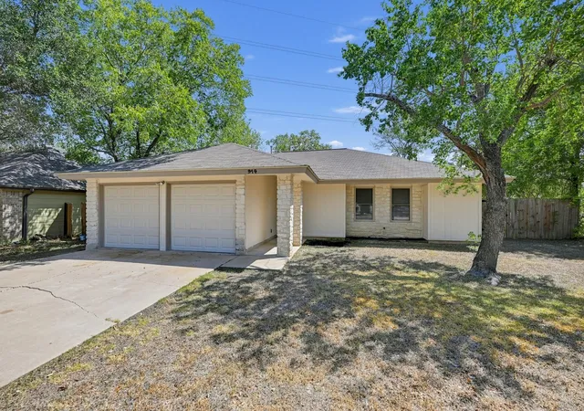 Photo 2 of Single family home for sale at 914 Garden Meadow Dr, Georgetown, TX 78628 | MLS# 6816720 | Listing updated on 2026-09-20