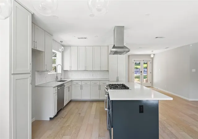 Photo 3 of Single family home for sale at 6404 Shoal Crk Blvd, Austin, TX 78757 | MLS# 1961968 | Listing updated on 2026-10-07