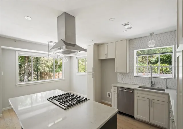 Photo 3 of Single family home for sale at 6404 Shoal Crk Blvd, Austin, TX 78757 | MLS# 1961968 | Listing updated on 2026-10-07
