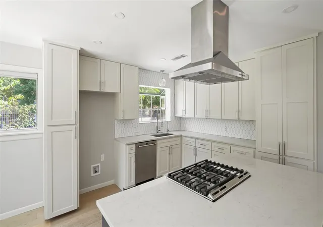 Photo 4 of Single family home for sale at 6404 Shoal Crk Blvd, Austin, TX 78757 | MLS# 1961968 | Listing updated on 2026-10-07