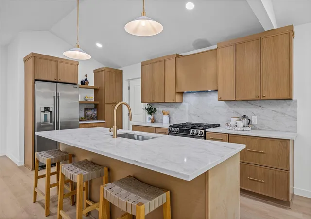 Photo 3 of Single family home for sale at 811 Glen Oak Dr, Austin, TX 78745 | MLS# 2825538 | Listing updated on 2026-10-08