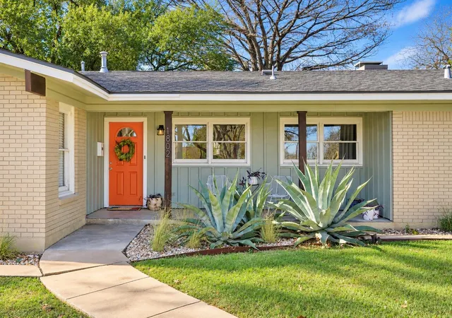 Photo 1 of Single family home for sale at 1802 Hutto Rd, Georgetown, TX 78626 | MLS# 4089616 | Listing updated on 2026-10-04