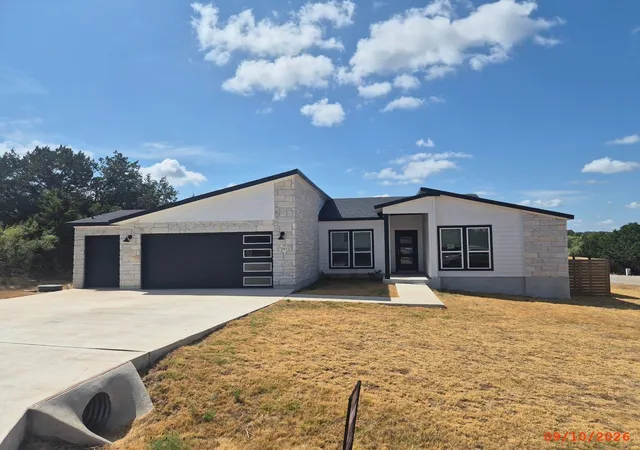Photo 1 of Single family home for sale at 21905 Redbird Dr, Lago Vista, TX 78645 | MLS# 8786317 | Listing updated on 2026-09-20