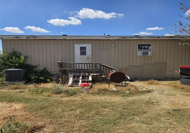 Photo 3 of Manufactured home for sale at 135 Mustang Crk N Loop, Hutto, TX 78634 | MLS# 9077210 | Listing updated on 2026-09-20