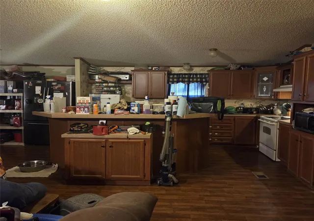 Photo 3 of Manufactured home for sale at 135 Mustang Crk N Loop, Hutto, TX 78634 | MLS# 9077210 | Listing updated on 2026-09-20