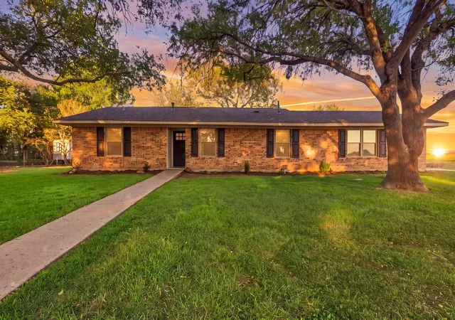 Single family home for sale at 1714 Twin Is Dr, Lockhart, TX 78644 | MLS# 1615258