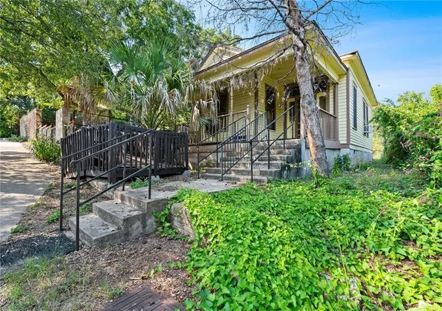 Photo 1 of Single family home for sale at 1008 E 8th Street, Austin, TX 78702 | MLS# 1504270 | Listing updated on 2026-09-25