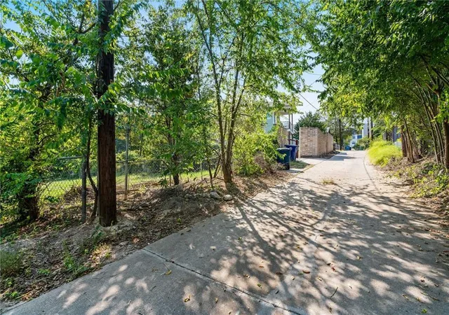 Photo 3 of Single family home for sale at 1008 E 8th Street, Austin, TX 78702 | MLS# 1504270 | Listing updated on 2026-09-25