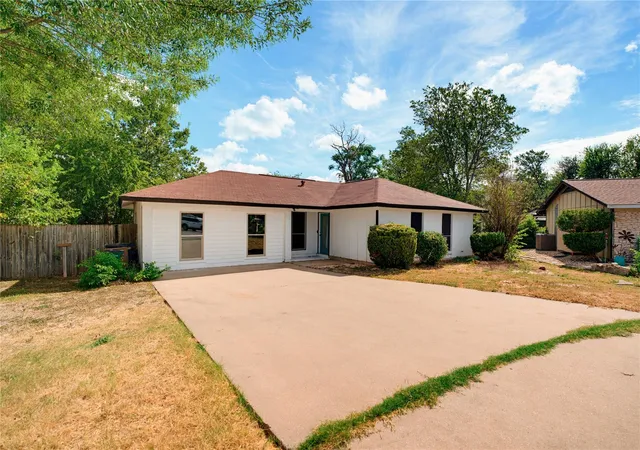 Photo 2 of Single family home for sale at 2311 Campden Dr, Austin, TX 78745 | MLS# 7334980 | Listing updated on 2026-10-05