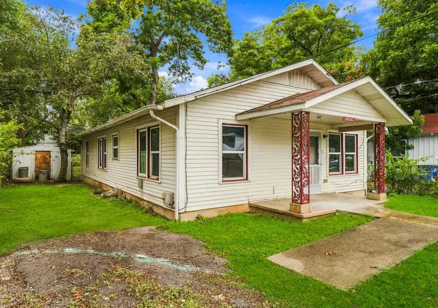Photo 3 of Single family home for sale at 1507 1/2 Holly St, Austin, TX 78702 | MLS# 3768528 | Listing updated on 2026-10-09