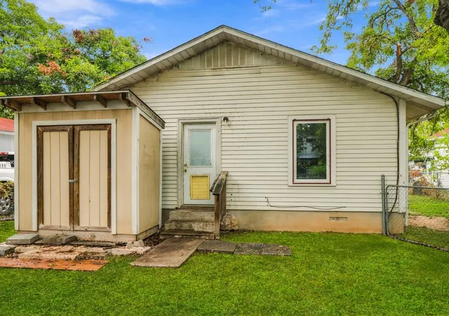 Photo 4 of Single family home for sale at 1507 1/2 Holly St, Austin, TX 78702 | MLS# 3768528 | Listing updated on 2026-10-09