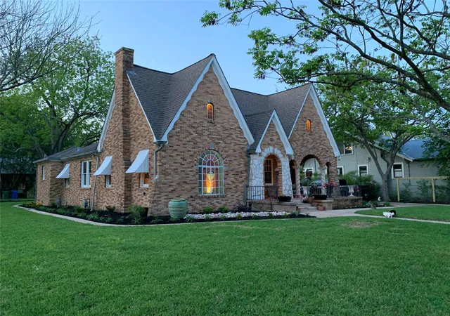 Photo 4 of Single family home for sale at 710 W 11th Street, Taylor, TX 76574 | MLS# 2394832 | Listing updated on 2026-10-04