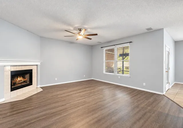 Photo 3 of Single family home for sale at 406 Tamara Dr, Georgetown, TX 78628 | MLS# 1123424 | Listing updated on 2026-10-08