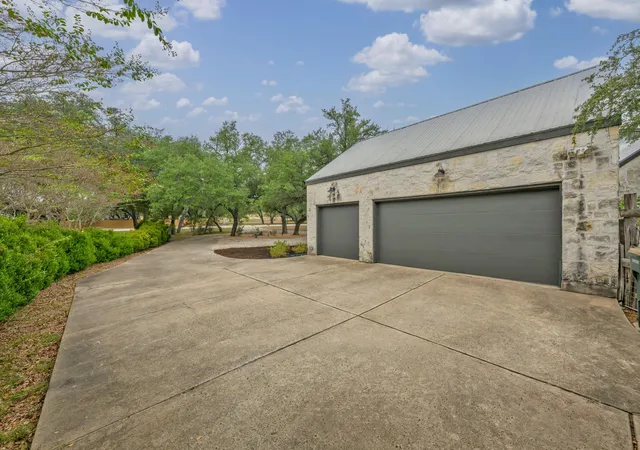 Photo 4 of Single family home for sale at 188 Broken Lance Dr, Dripping Springs, TX 78620 | MLS# 6282201 | Listing updated on 2026-10-27
