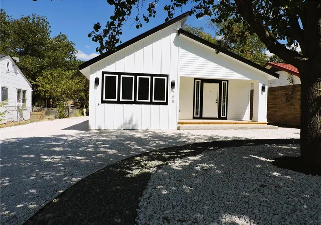 Photo 1 of Single family home for sale at 705 E Highway 82, Nocona, TX 76255 | MLS# 8872416 | Listing updated on 2026-09-22