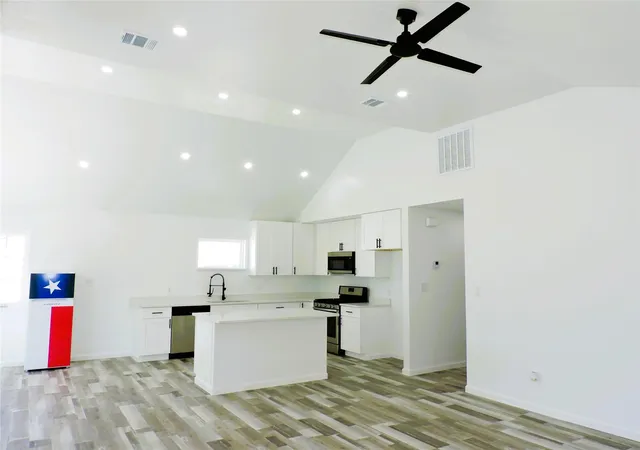Photo 3 of Single family home for sale at 705 E Highway 82, Nocona, TX 76255 | MLS# 8872416 | Listing updated on 2026-09-22