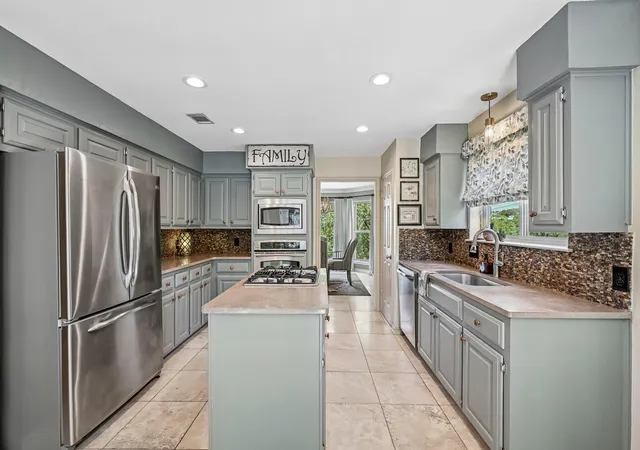 Photo 3 of Single family home for sale at 6009 Diamond Head Dr, Austin, TX 78746 | MLS# 6567138 | Listing updated on 2026-09-21