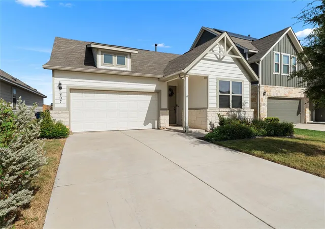 Photo 2 of Single family home for sale at 807 Gray Fox Loop, Hutto, TX 78634 | MLS# 6412588 | Listing updated on 2026-10-11