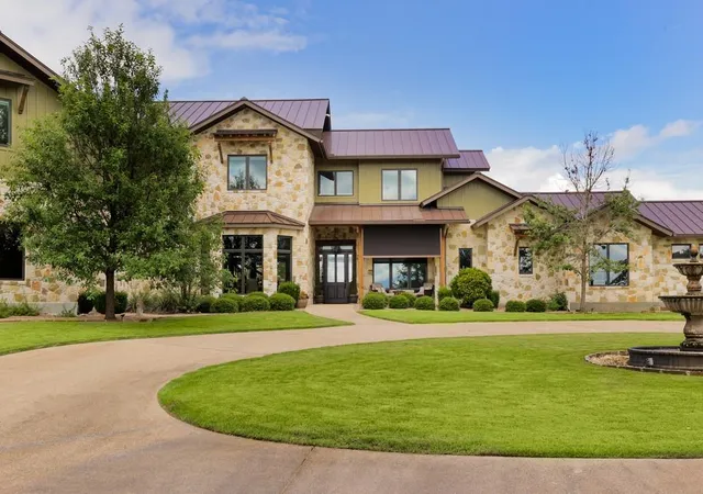 Photo 4 of Single family home for sale at 1580 Fm 3237, Wimberley, TX 78676 | MLS# 4594180 | Listing updated on 2026-10-09