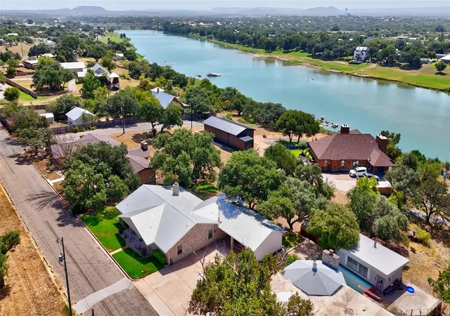 Single family home for sale at 204 Sunset Dr, Llano, TX 78643 | MLS# 2692348