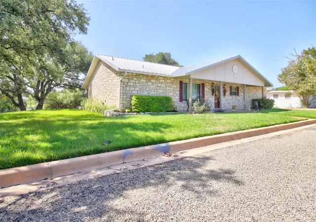 Photo 1 of Single family home for sale at 204 Sunset Dr, Llano, TX 78643 | MLS# 2692348 | Listing updated on 2026-09-22