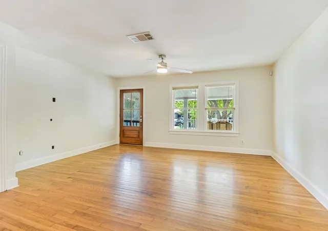 Photo 4 of Single family home for sale at 1402 Romeria Dr, Austin, TX 78757 | MLS# 4012803 | Listing updated on 2026-10-07