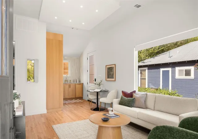 Photo 4 of Single family home for sale at 1613 W 10th Street, Austin, TX 78703 | MLS# 4528946 | Listing updated on 2026-10-08