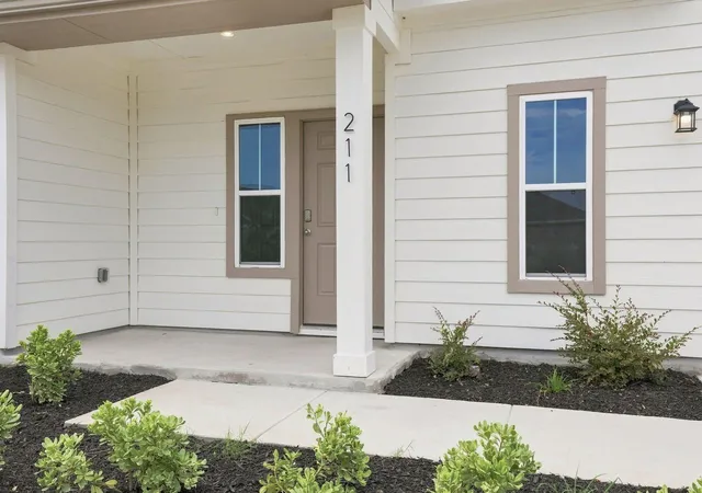 Photo 4 of Single family home for sale at 211 Backwood Pass, Taylor, TX 76574 | MLS# 1093867 | Listing updated on 2026-09-24