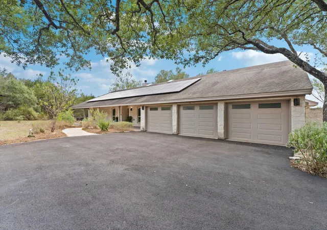 Photo 3 of Single family home for sale at 24 Long Crk Rd, Austin, TX 78737 | MLS# 5409481 | Listing updated on 2026-09-23