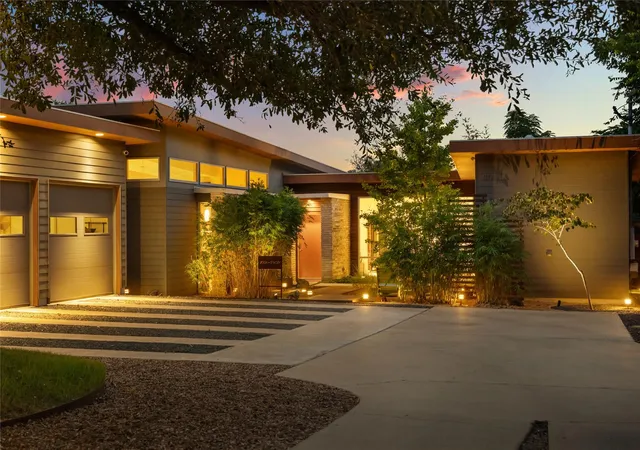 Photo 1 of Single family home for sale at 1117 Stobaugh St, Austin, TX 78757 | MLS# 3980703 | Listing updated on 2026-10-05
