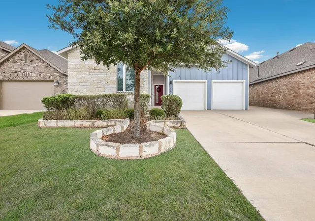 Photo 3 of Single family home for sale at 11321 American Mustang Loop, Manor, TX 78653 | MLS# 9948677 | Listing updated on 2026-09-24