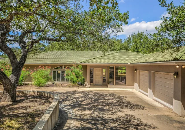 Photo 3 of Single family home for sale at 306 Blue Ground, Horseshoe Bay, TX 78657 | MLS# 1824887 | Listing updated on 2026-09-29