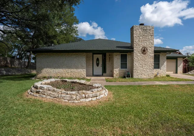 Photo 2 of Single family home for sale at 404 Hunt Ln, Buda, TX 78610 | MLS# 4103781 | Listing updated on 2026-09-24
