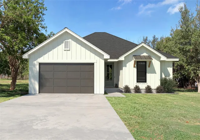Single family home for sale at 1104 Gravel St, San Marcos, TX 78666 | MLS# 1259894 | Listing updated on 2026-09-22