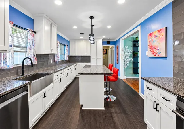 Photo 3 of Single family home for sale at 331 Sutton Dr, San Antonio, TX 78228 | MLS# 9426772 | Listing updated on 2026-10-02