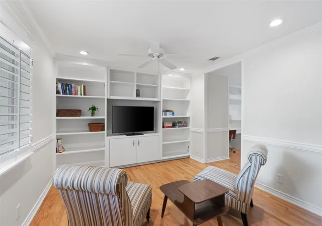 Photo 2 of Single family home for sale at 8605 Primrose Ln, Austin, TX 78757 | MLS# 3974883 | Listing updated on 2026-10-03