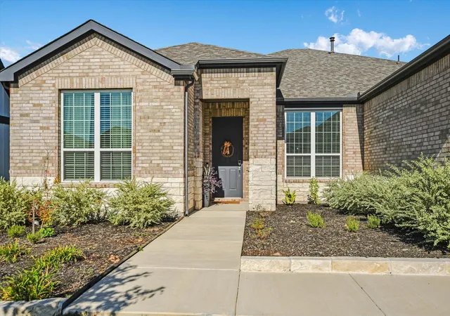 Photo 2 of Single family home for sale at 110 Diamond Point Rd, Georgetown, TX 78633 | MLS# 1578088 | Listing updated on 2026-10-10
