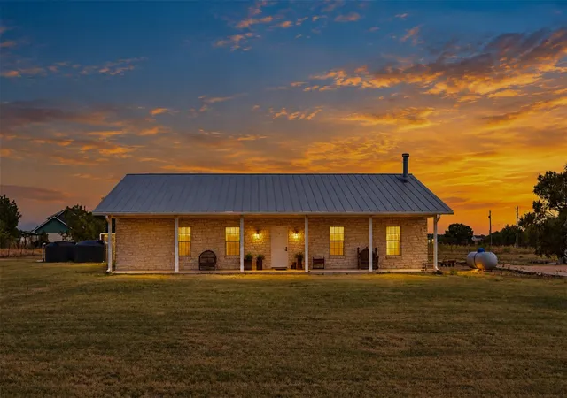 Photo 1 of House for sale at 725 County Rd 124, Georgetown, TX 78626 | MLS# 8610973 | Listing updated on 2026-09-26
