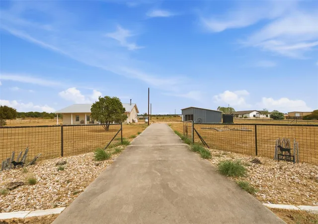 Photo 2 of House for sale at 725 County Rd 124, Georgetown, TX 78626 | MLS# 8610973 | Listing updated on 2026-09-26