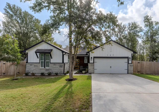 Photo 1 of Single family home for sale at 107 Keawakapu Dr, Bastrop, TX 78602 | MLS# 5513080 | Listing updated on 2026-09-26