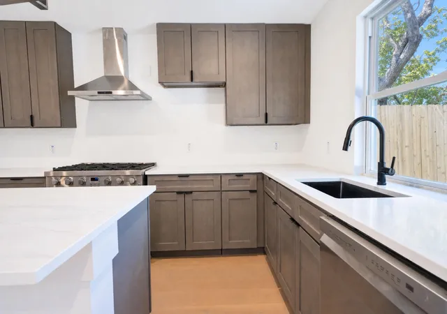 Photo 4 of Single family home for sale at 6706 Cruz St, Austin, TX 78741 | MLS# 8683378 | Listing updated on 2026-09-22