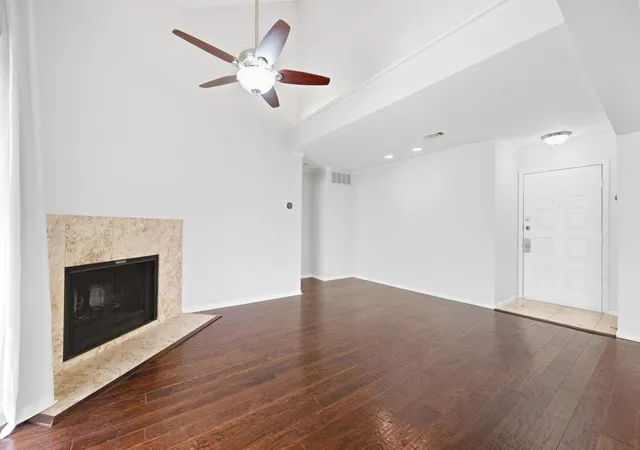 Listing Photo 4 - Condo for sale in building located at 8888 Tallwood Dr, Austin, TX 78759 - Unit #1306