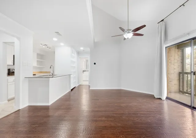 Listing Photo 5 - Condo for sale in building located at 8888 Tallwood Dr, Austin, TX 78759 - Unit #1306